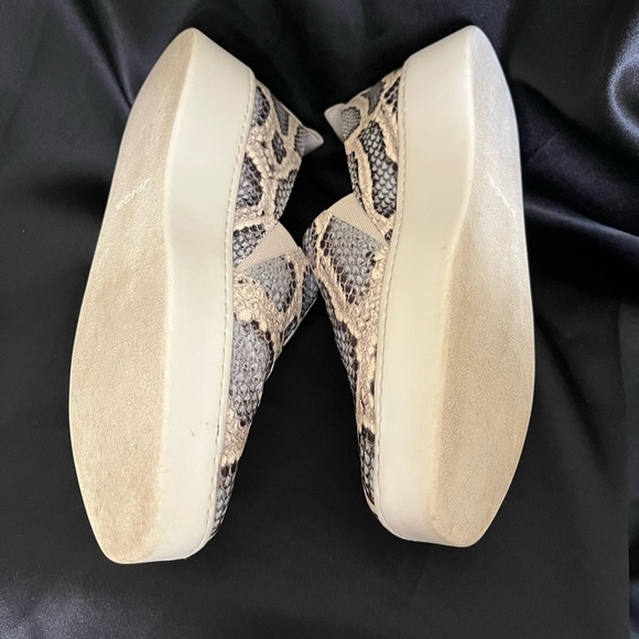 VINCE~PLATFORM~BLUE-~SNAKESKIN~LOAFERS~7.5 - Picture 5 of 12